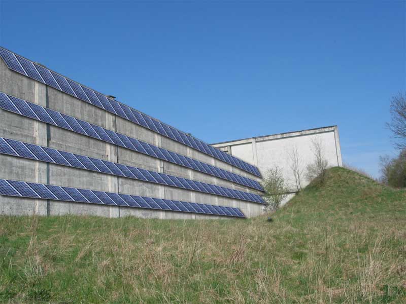 Solararchitektur, Solarhäuser, Solarparks