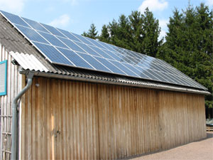 Solararchitektur, Solarhäuser, Solarparks